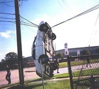 http://forummamici.ro/comunitate/uploads/thumbs/30397_strange-car-accident_1141983935.jpg