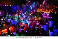 http://forummamici.ro/comunitate/uploads/thumbs/38586_stock-photo-large-disco-party-full-of-people-3124384.jpg